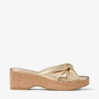 Avenue Wedge 50: sandalias de cuña de napa metalizada dorada