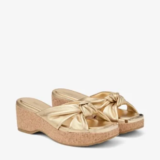 Avenue Wedge 50: sandalias de cuña de napa metalizada dorada