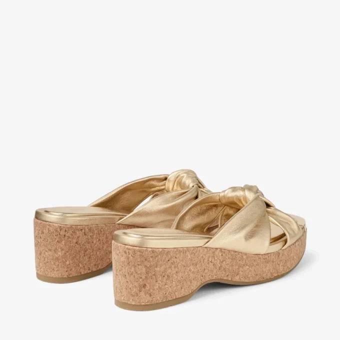 Avenue Wedge 50: sandalias de cuña de napa metalizada dorada Avenue Wedge 50: sandalias de cuña de napa metalizada dorada