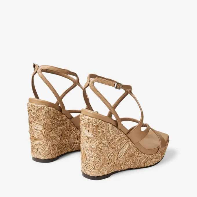 Ayla 110: sandalias de cuña de piel napa color capuchino y rafia tejida con motivos florales Ayla 110: sandalias de cuña de piel napa color capuchino y rafia tejida con motivos florales