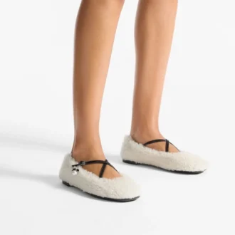 Bailarinas Eleri de piel de oveja natural con adorno de perla