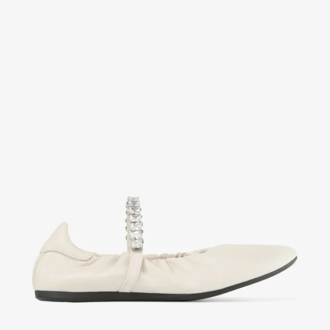 Bailarinas Jade de piel napa suave color latte con tiras de cristales