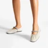 Bailarinas Jade de piel napa suave color latte con tiras de cristales