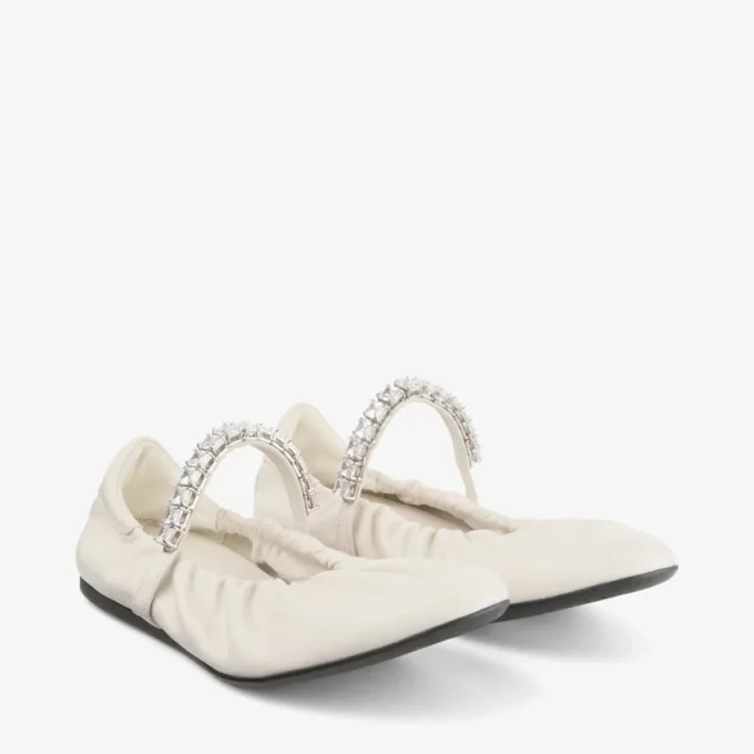 Bailarinas Jade de piel napa suave color latte con tiras de cristales