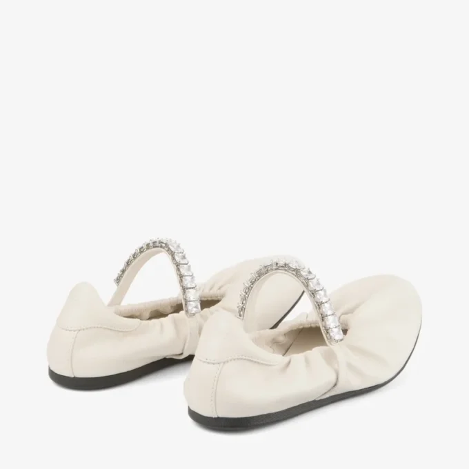 Bailarinas Jade de piel napa suave color latte con tiras de cristales
