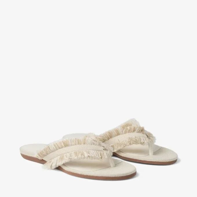 Bay Flat Sandalias planas de lona deshilachada con motas en color almendra Bay Flat Sandalias planas de lona deshilachada con motas en color almendra