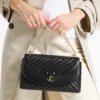 Bolso bandolera Curve mediano en piel Biker acolchada negra