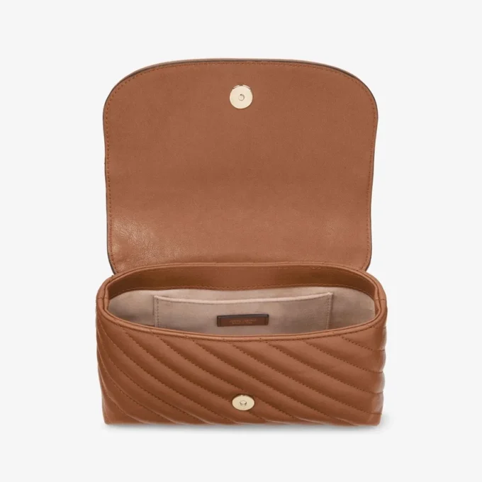 Bolso bandolera Curve pequeño de cuero Biker acolchado color tostado Bolso bandolera Curve pequeño de cuero Biker acolchado color tostado