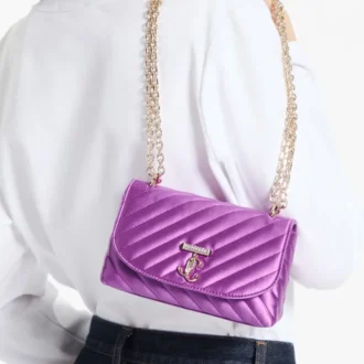 Bolso bandolera Curve pequeño en satén acolchado color violeta orquídea con barra Jc de cristales