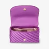 Bolso bandolera Curve pequeño en satén acolchado color violeta orquídea con barra Jc de cristales Bolso bandolera Curve pequeño en satén acolchado color violeta orquídea con barra Jc de cristales