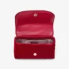 Bolso bandolera pequeño Curve en terciopelo acolchado rojo rubí con barra JC de cristal Bolso bandolera pequeño Curve en terciopelo acolchado rojo rubí con barra JC de cristal