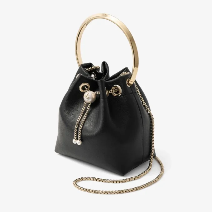 Bolso Bon Bon Biker de piel negra con cierre de perlas Bolso Bon Bon Biker de piel negra con cierre de perlas