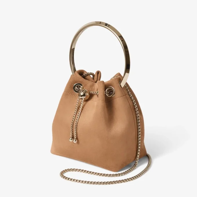 Bolso Bon Bon de ante color toffee con cierre de esfera metálica Bolso Bon Bon de ante color toffee con cierre de esfera metálica