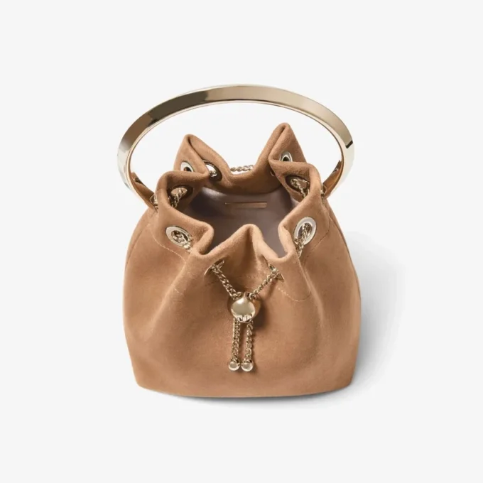 Bolso Bon Bon de ante color toffee con cierre de esfera metálica Bolso Bon Bon de ante color toffee con cierre de esfera metálica