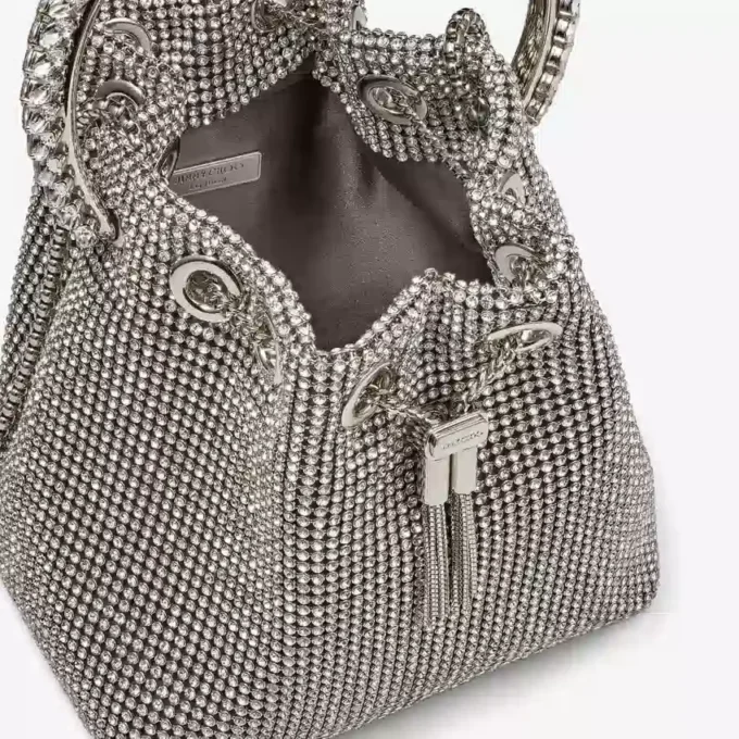 Bolso Bon Bon de malla de satén plateado con cristales y asa de cristal Bolso Bon Bon de malla de satén plateado con cristales y asa de cristal