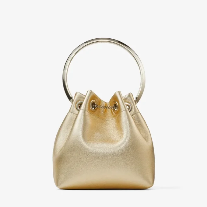 Bolso Bon Bon de napa metalizada dorada con asa metálica Bolso Bon Bon de napa metalizada dorada con asa metálica