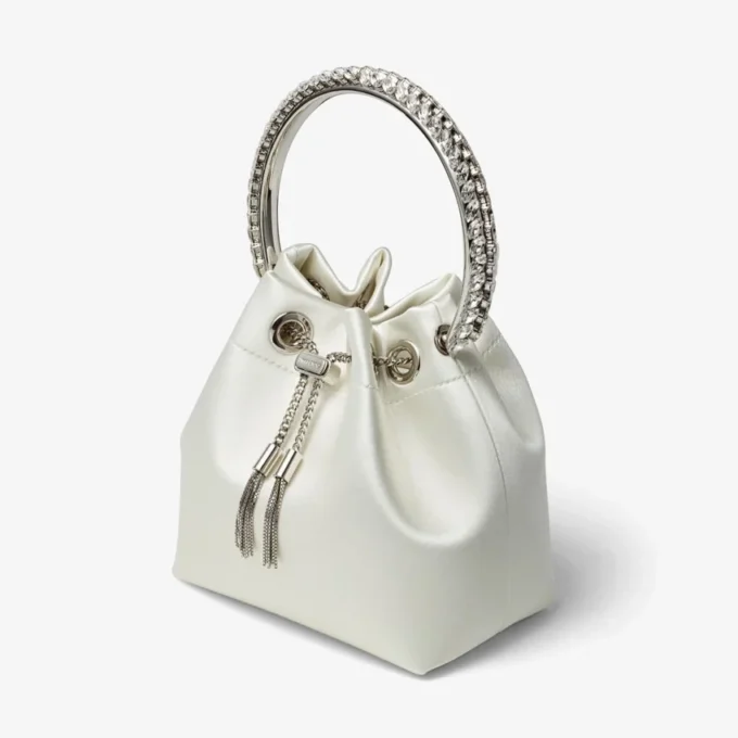 Bolso Bon Bon de satén marfil con asa de cristal