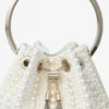 Bolso Bon Bon de satén marfil con perlas por toda la superficie Bolso Bon Bon de satén marfil con perlas por toda la superficie