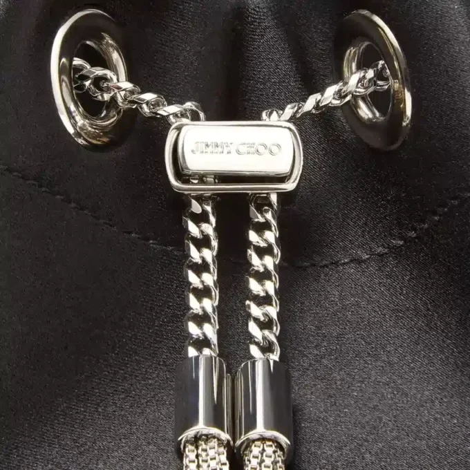 Bolso Bon Bon de satén negro con asa de cristal Bolso Bon Bon de satén negro con asa de cristal