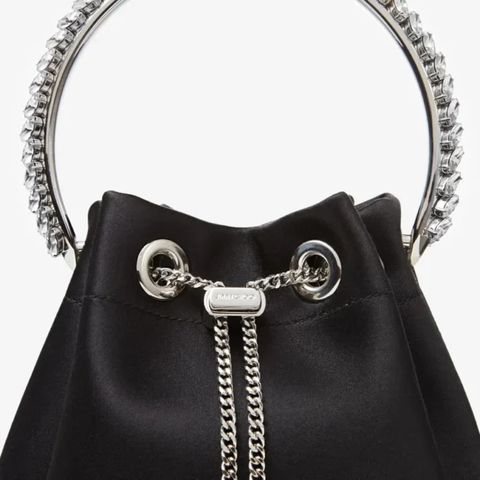 Bolso Bon Bon de satén negro con asa de cristal Bolso Bon Bon de satén negro con asa de cristal