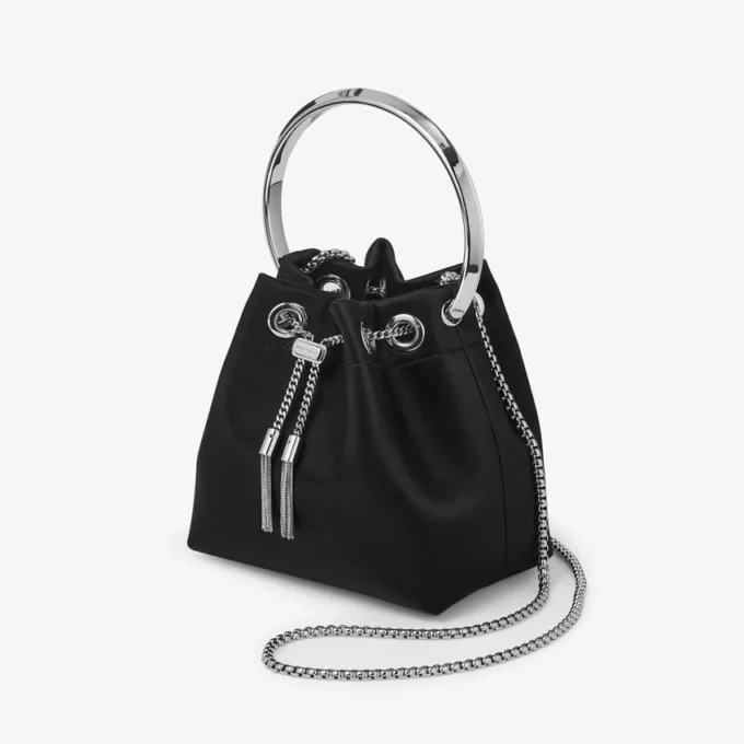 Bolso Bon Bon de satén negro con asa metálica