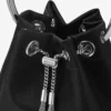 Bolso Bon Bon de satén negro con asa metálica