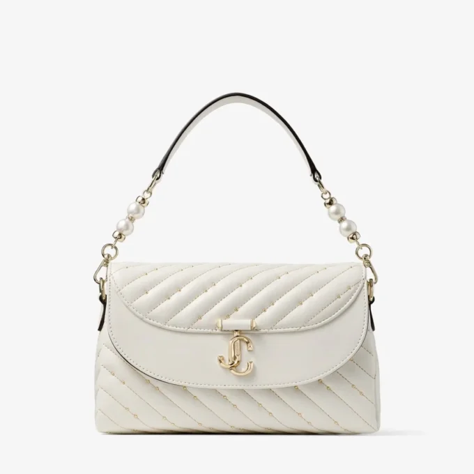 Bolso con asa superior Curve de piel napa acolchada color latte con detalles de perlas