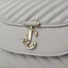 Bolso Curve Top Handle de piel Biker acolchada en color paloma con detalle de perla Bolso Curve Top Handle de piel Biker acolchada en color paloma con detalle de perla
