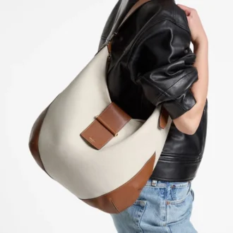 Bolso de hombro Bar Hobo mediano de lona reciclada en color natural y marrón claro con ribetes de cuero Biker
