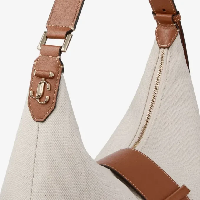 Bolso de hombro Bar Hobo mediano de lona reciclada en color natural y marrón claro con ribetes de cuero Biker Bolso de hombro Bar Hobo mediano de lona reciclada en color natural y marrón claro con ribetes de cuero Biker