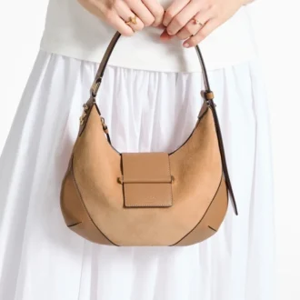 Bolso de hombro Bar Hobo pequeño de ante color toffee con ribetes de cuero Biker