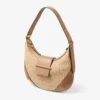 Bolso de hombro Bar Hobo pequeño de rafia natural y color toffee con ribetes de piel de becerro lisa Bolso de hombro Bar Hobo pequeño de rafia natural y color toffee con ribetes de piel de becerro lisa