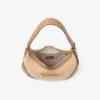 Bolso de hombro Bar Hobo pequeño de rafia natural y color toffee con ribetes de piel de becerro lisa Bolso de hombro Bar Hobo pequeño de rafia natural y color toffee con ribetes de piel de becerro lisa