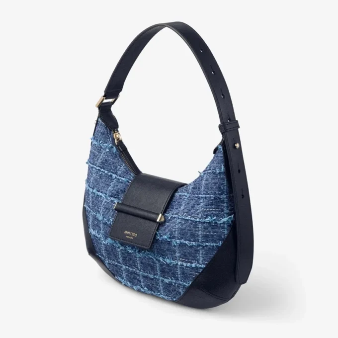 Bolso de hombro Bar Hobo pequeño en tejido vaquero azul marino con diseño de rayas cruzadas y ribetes de cuero estilo Biker Bolso de hombro Bar Hobo pequeño en tejido vaquero azul marino con diseño de rayas cruzadas y ribetes de cuero estilo Biker