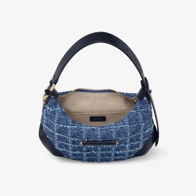 Bolso de hombro Bar Hobo pequeño en tejido vaquero azul marino con diseño de rayas cruzadas y ribetes de cuero estilo Biker Bolso de hombro Bar Hobo pequeño en tejido vaquero azul marino con diseño de rayas cruzadas y ribetes de cuero estilo Biker