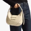 Bolso de hombro Bar Hobo Small Buttermilk de piel Biker
