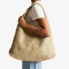 Bolso de hombro Beach Diamond Hobo grande en rafia metalizada dorada y capuchino oscuro