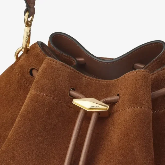Bolso de hombro Cinch mediano de ante marrón claro Bolso de hombro Cinch mediano de ante marrón claro
