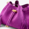 Bolso de hombro Cinch mediano de ante violeta orquídea con flecos Bolso de hombro Cinch mediano de ante violeta orquídea con flecos