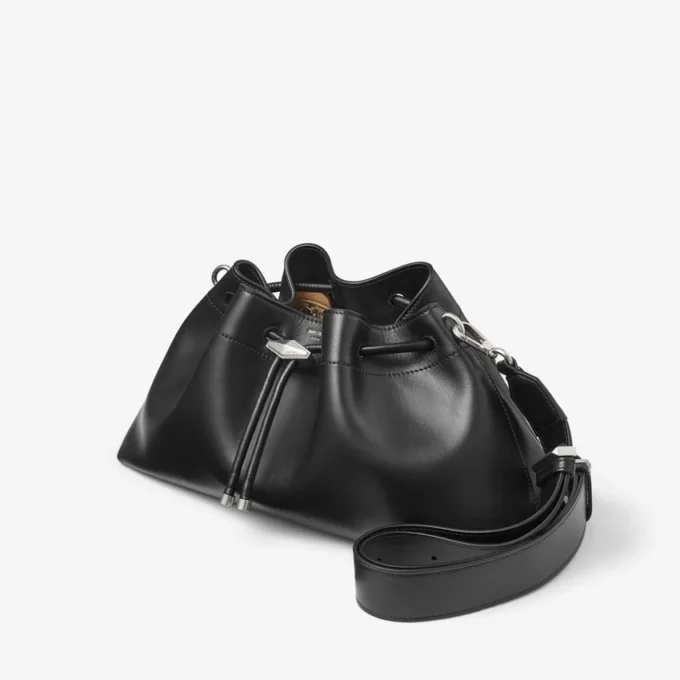 Bolso de hombro Cinch mediano de piel negra Bolso de hombro Cinch mediano de piel negra