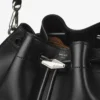 Bolso de hombro Cinch mediano de piel negra Bolso de hombro Cinch mediano de piel negra