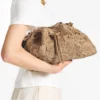 Bolso de hombro Cinch mediano de rafia tejida con motivos florales naturales