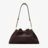 Bolso de hombro Cinch mediano en ante color café Bolso de hombro Cinch mediano en ante color café