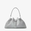 Bolso de hombro Cinch mediano en denim de ante color paloma y piel de becerro lisa