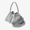 Bolso de hombro Cinch mediano en denim de ante color paloma y piel de becerro lisa