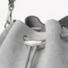 Bolso de hombro Cinch mediano en denim de ante color paloma y piel de becerro lisa