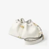 Bolso de hombro Cinch mediano en piel color café con leche Bolso de hombro Cinch mediano en piel color café con leche
