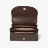 Bolso de hombro de piel Biker acolchado en color chocolate con asa superior curvada y adornos de perlas