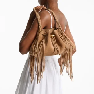 Bolso de hombro mediano Cinch de ante color toffee con flecos
