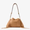 Bolso de hombro mediano Cinch de ante color toffee con flecos Bolso de hombro mediano Cinch de ante color toffee con flecos